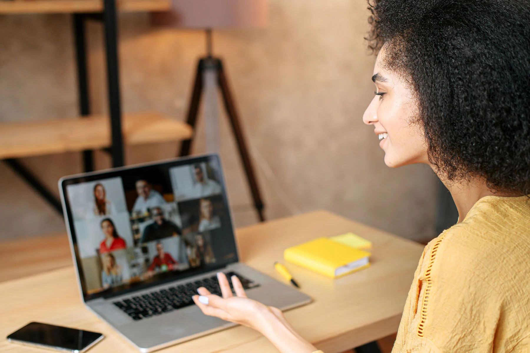 MentorCom LIVE with Comerica Bank: Virtual Onboarding and the Year of Mentoring for Professional Development 1 bkg hero video conf cheerful