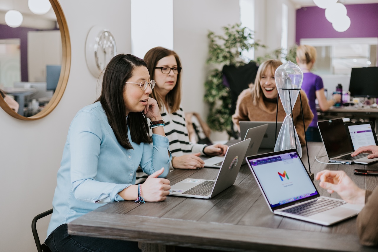 What is Employee Community, and How Can You Build One? 1 What is Employee Community, and How Can You Build One?